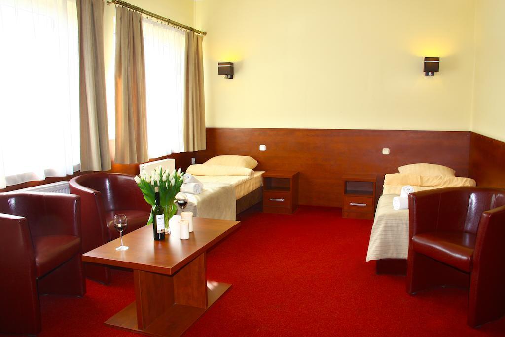 Hotelik & Restauracja Amber Raszyn Rom bilde