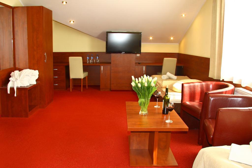 Hotelik & Restauracja Amber Raszyn Rom bilde